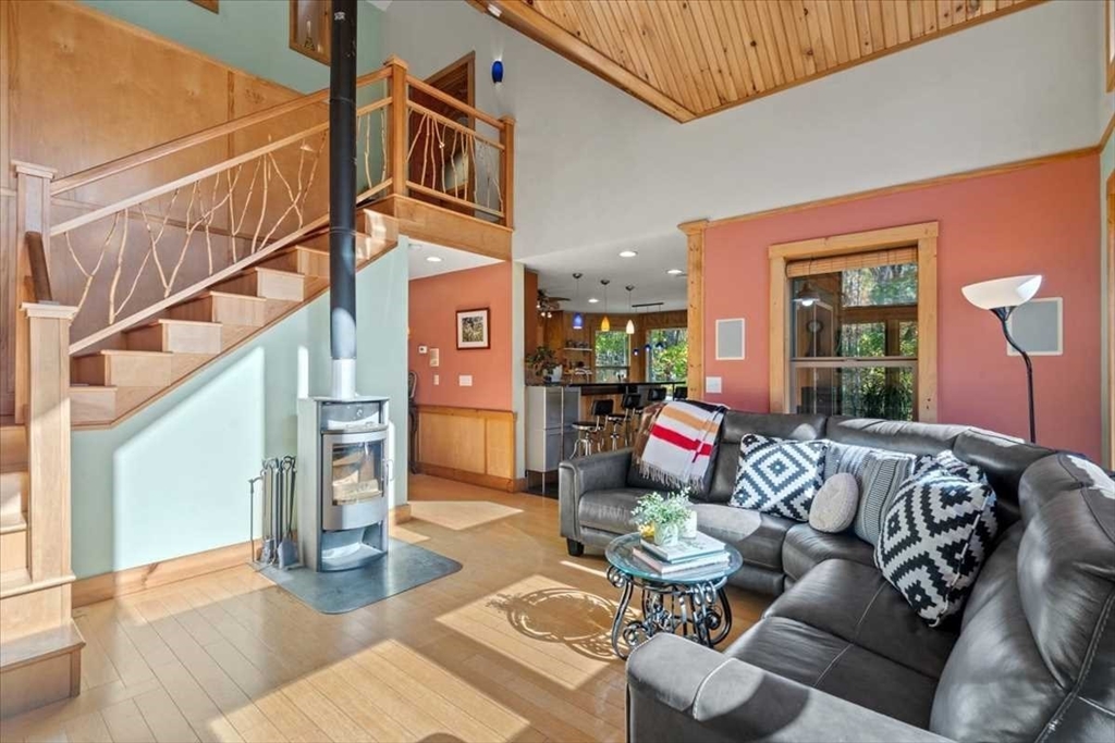 193 Nichewaug Rd
