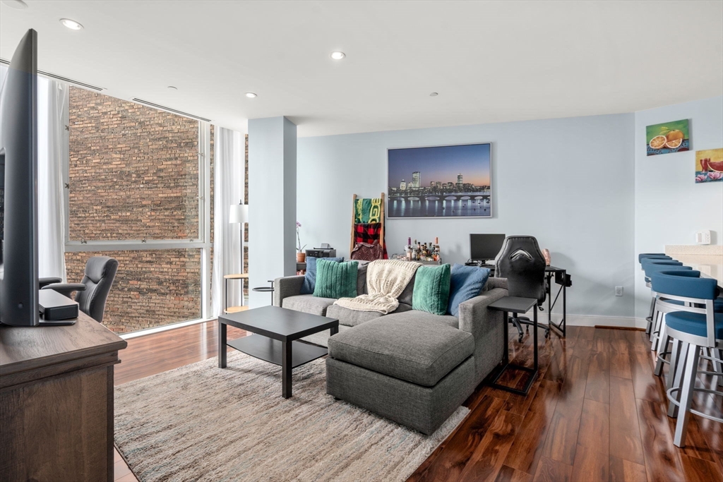 30 Union Park St 406