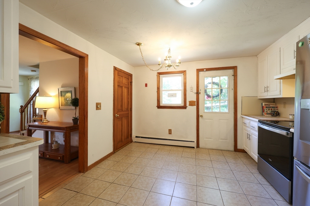 Plainville, Massachusetts 02762, United States, 2 Bedrooms Bedrooms, ,2 BathroomsBathrooms,Residential,Contingent,154128