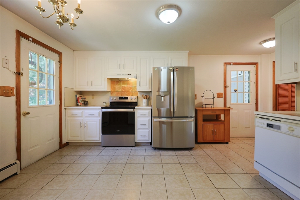 Plainville, Massachusetts 02762, United States, 2 Bedrooms Bedrooms, ,2 BathroomsBathrooms,Residential,Contingent,154128