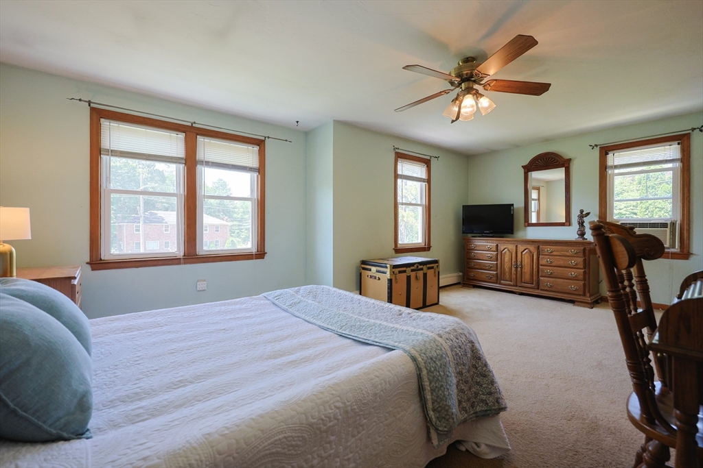 Plainville, Massachusetts 02762, United States, 2 Bedrooms Bedrooms, ,2 BathroomsBathrooms,Residential,Contingent,154128