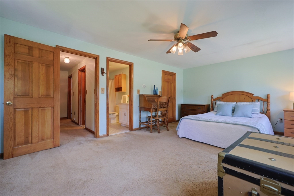 Plainville, Massachusetts 02762, United States, 2 Bedrooms Bedrooms, ,2 BathroomsBathrooms,Residential,Contingent,154128