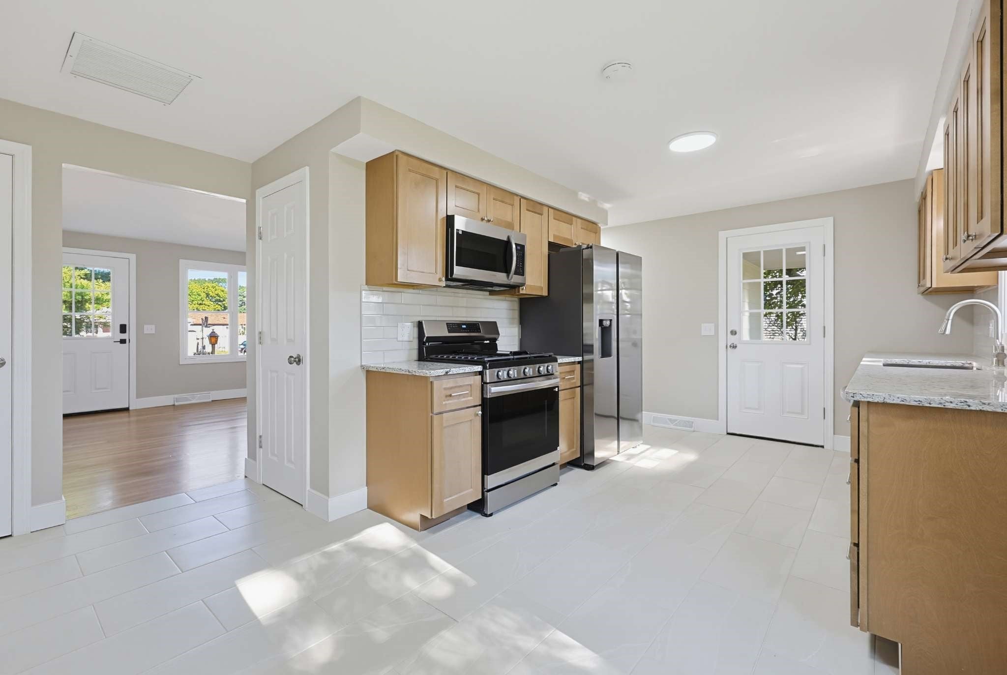 28 Deerfield Rd, Attleboro, MA, 28 Deerfield Rd, Attleboro, MA Photo #6