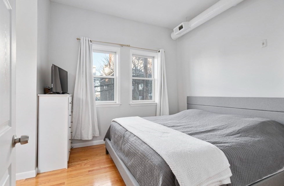 Boston, Massachusetts 02128, United States, 2 Bedrooms Bedrooms, ,1 BathroomBathrooms,Residential,Pending,133607