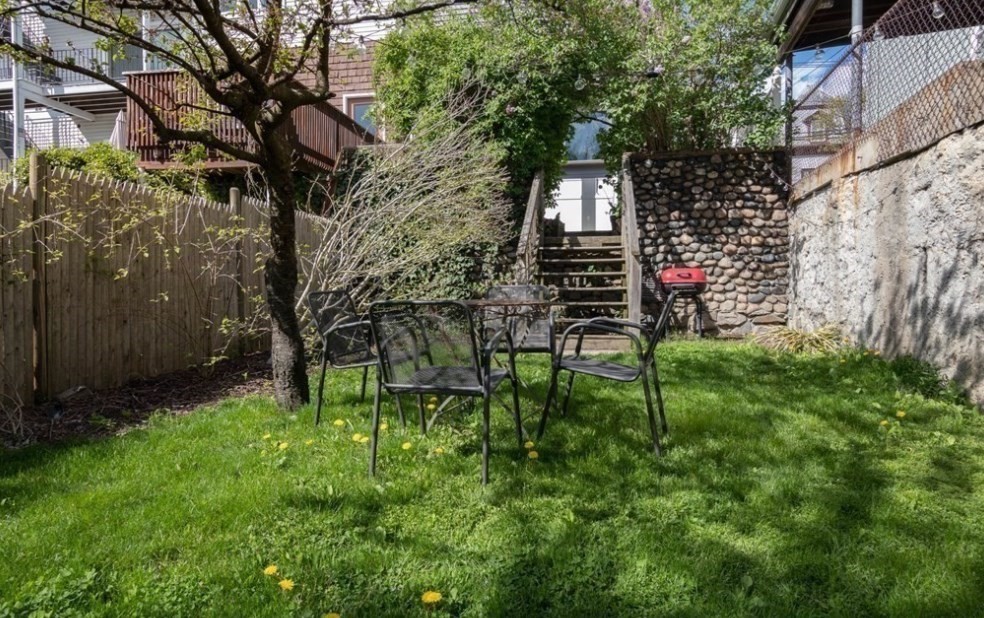 Boston, Massachusetts 02128, United States, 2 Bedrooms Bedrooms, ,1 BathroomBathrooms,Residential,Pending,133607