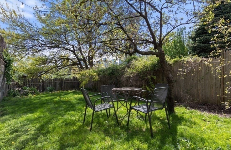 Boston, Massachusetts 02128, United States, 2 Bedrooms Bedrooms, ,1 BathroomBathrooms,Residential,Pending,133607