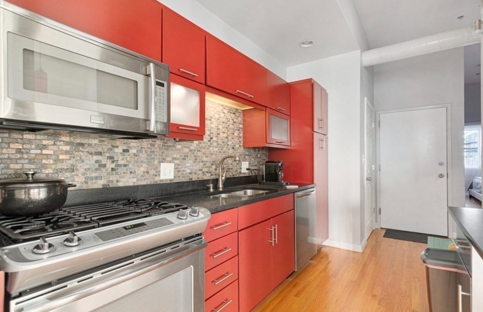 Boston, Massachusetts 02128, United States, 2 Bedrooms Bedrooms, ,1 BathroomBathrooms,Residential,Pending,133607