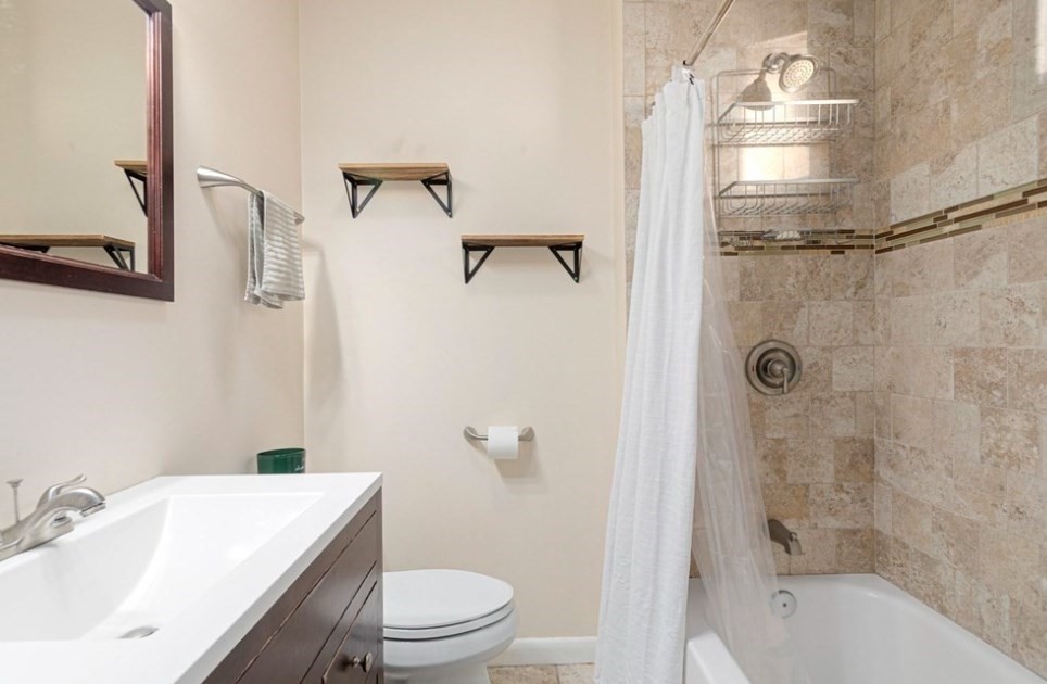 Boston, Massachusetts 02128, United States, 2 Bedrooms Bedrooms, ,1 BathroomBathrooms,Residential,Pending,133607