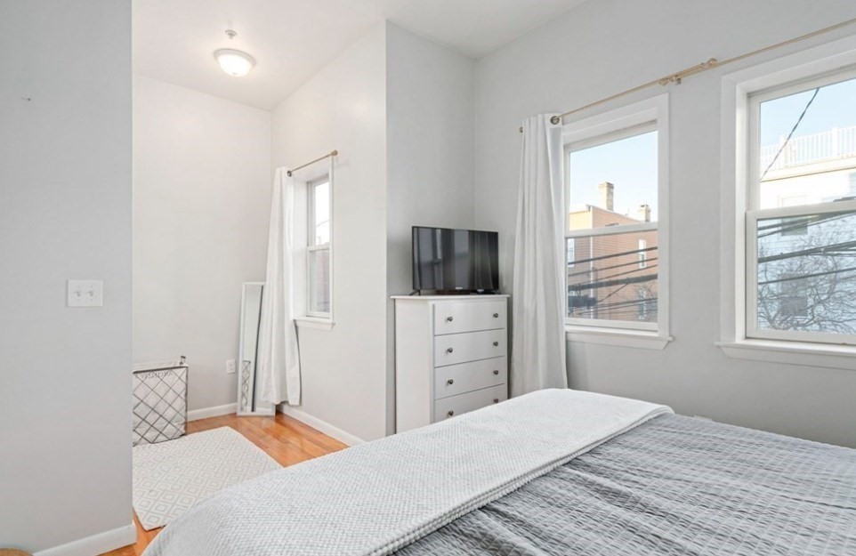 Boston, Massachusetts 02128, United States, 2 Bedrooms Bedrooms, ,1 BathroomBathrooms,Residential,Pending,133607