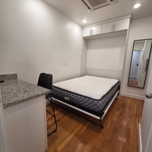 21 Fifth Street 22