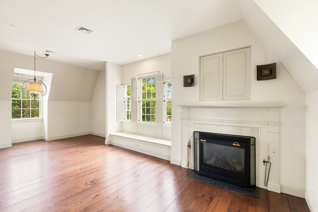 110 High St 3