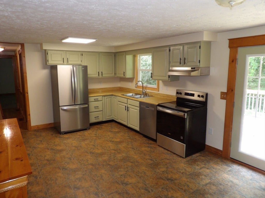 152 Manville St #1, Leicester, MA, 152 Manville St #1, Leicester, MA Photo #8