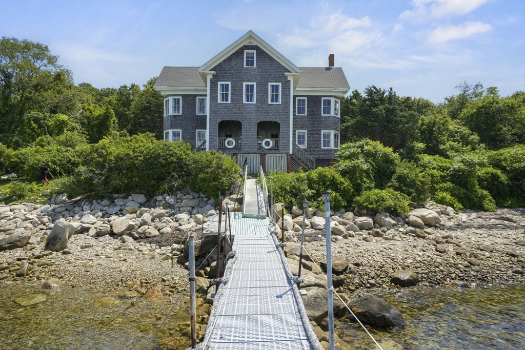 1 Clarks Island