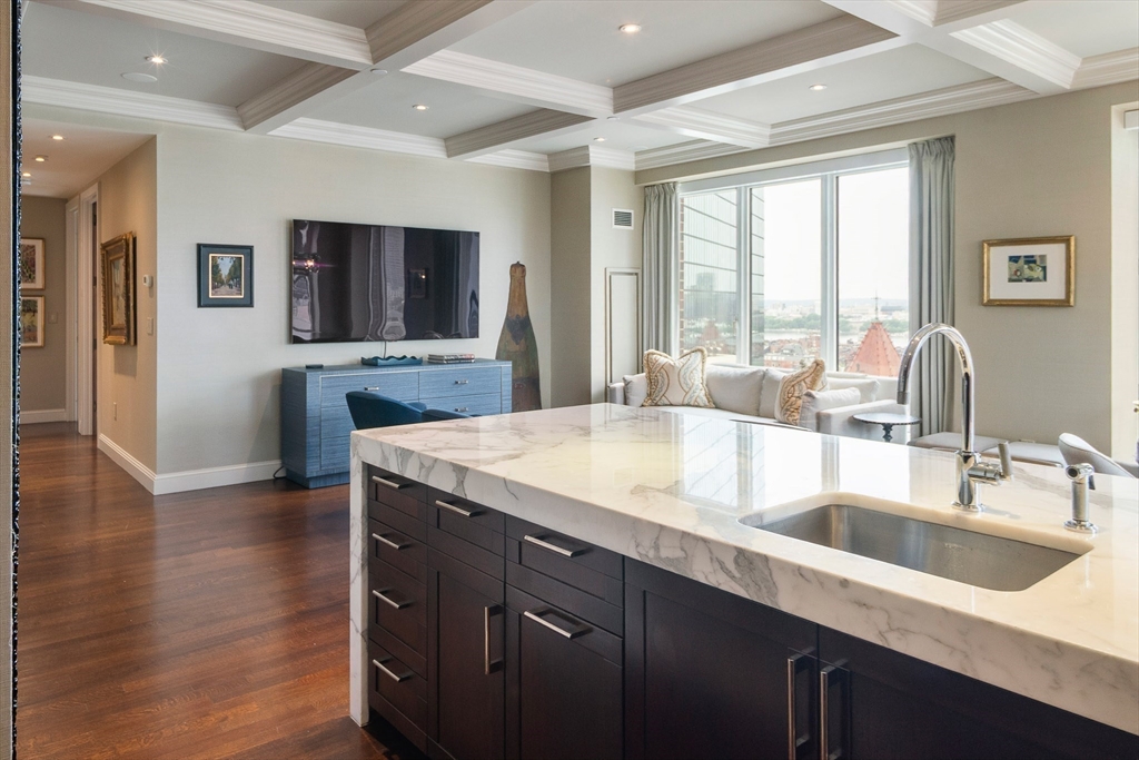 400 Stuart St 20A