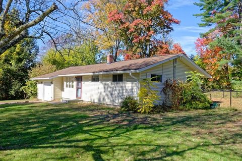 32 Colonial Way Holliston MA 01746