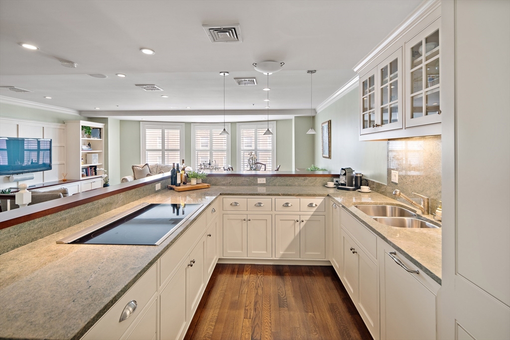 300 Boylston St 909