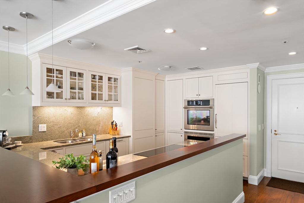 300 Boylston St 909