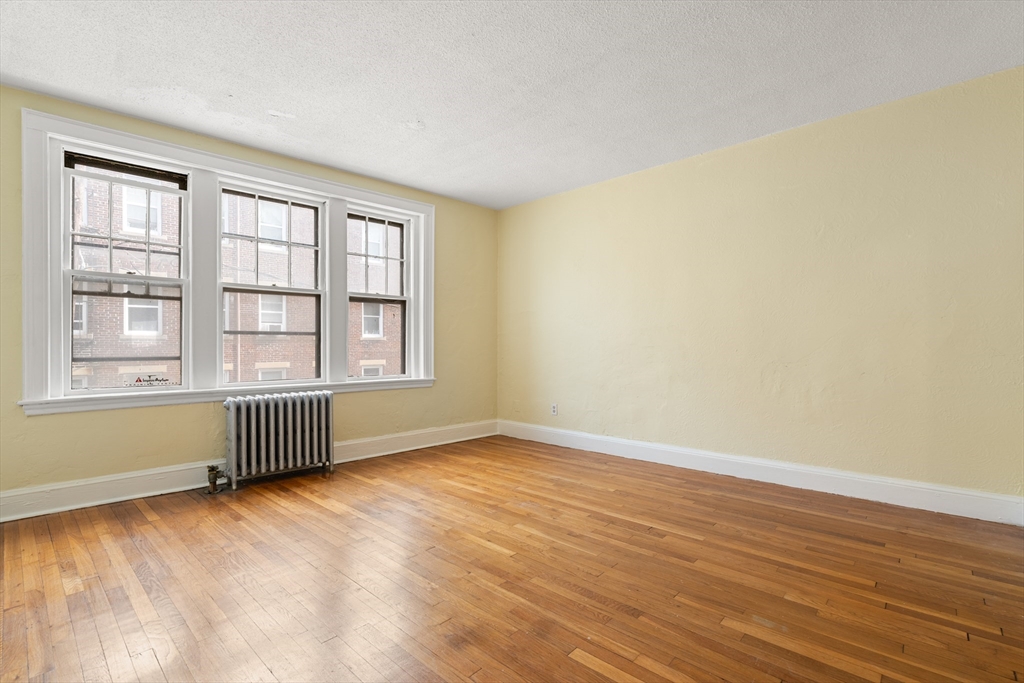 114 Strathmore 302