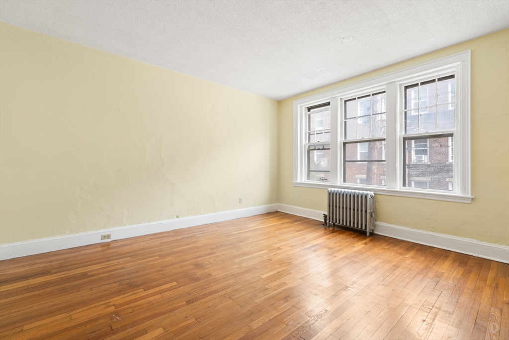 114 Strathmore 302