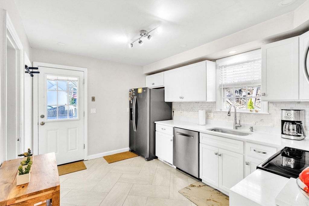 18 Mayflower Rd