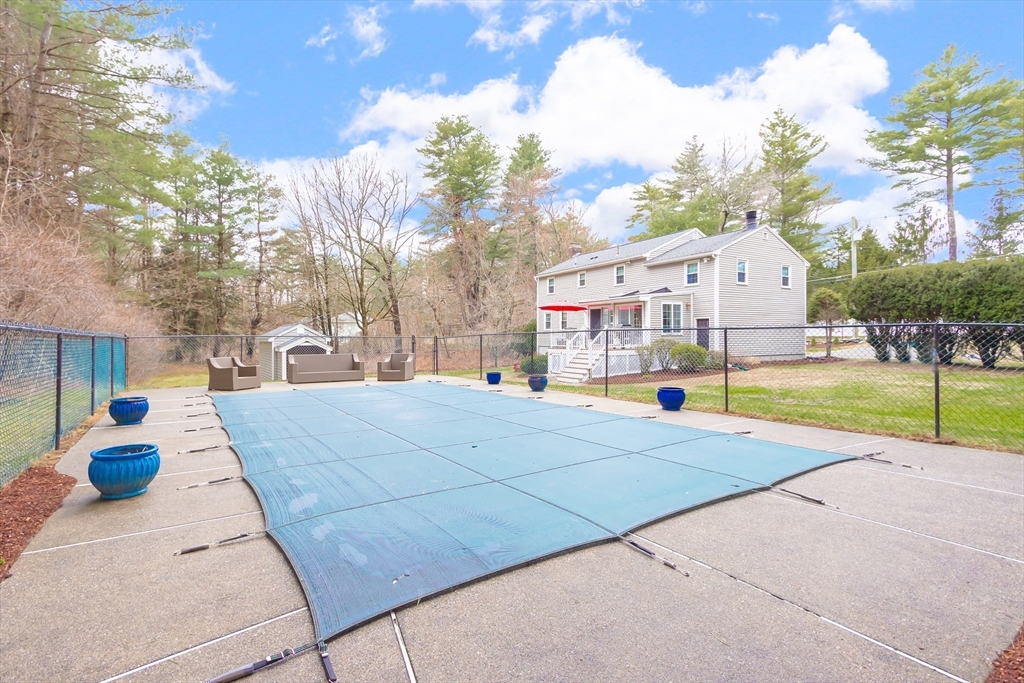 Sudbury, Massachusetts 01776, United States, 4 Bedrooms Bedrooms, ,3 BathroomsBathrooms,Residential,Active,109709