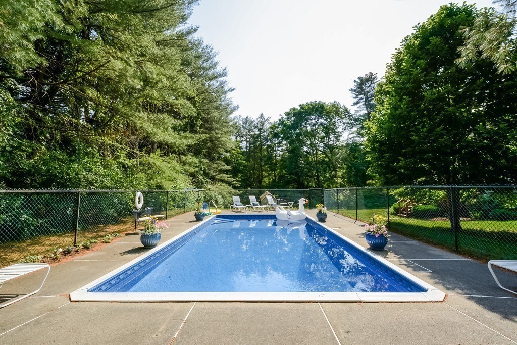 Sudbury, Massachusetts 01776, United States, 4 Bedrooms Bedrooms, ,3 BathroomsBathrooms,Residential,Active,109709