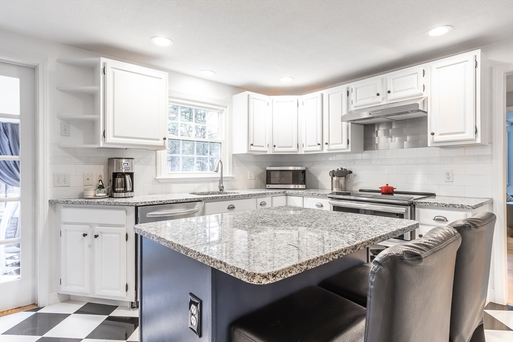 Sudbury, Massachusetts 01776, United States, 4 Bedrooms Bedrooms, ,3 BathroomsBathrooms,Residential,Active,109709