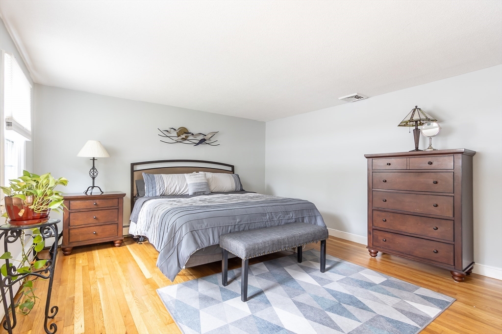 Sudbury, Massachusetts 01776, United States, 4 Bedrooms Bedrooms, ,3 BathroomsBathrooms,Residential,Active,109709