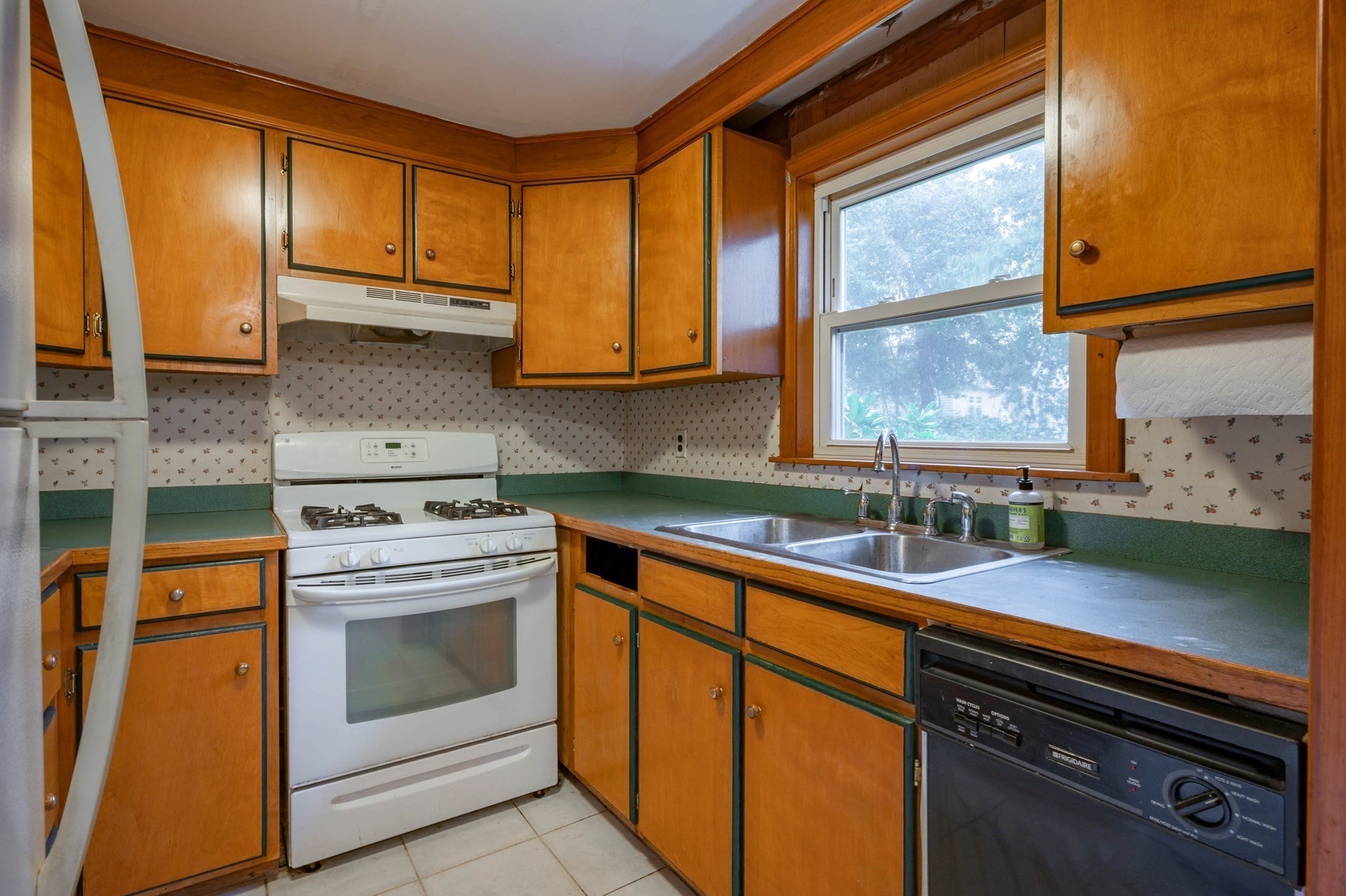 5 Martin Dr, Billerica, MA, 5 Martin Dr, Billerica, MA Photo #4