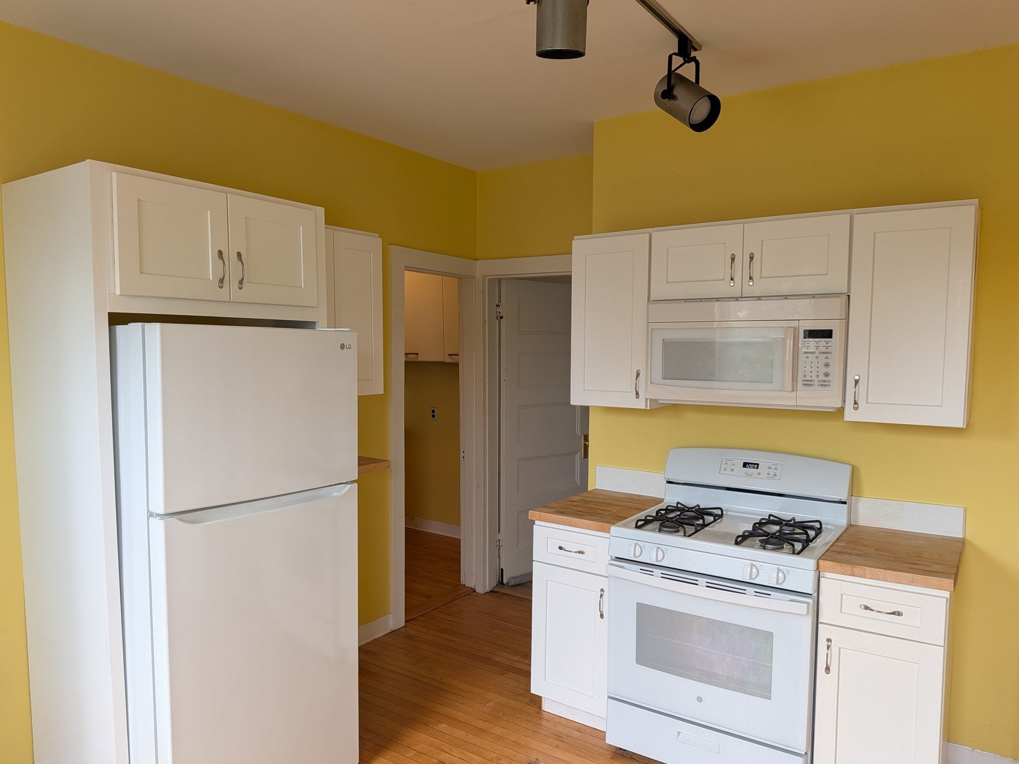 Photo of 14 Glenwood Ave, Cambridge, MA