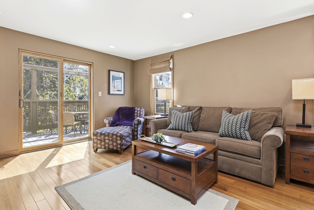 419 E 3rd St, Boston, MA Photo #8