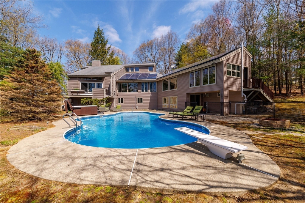 35 Hickory Dr