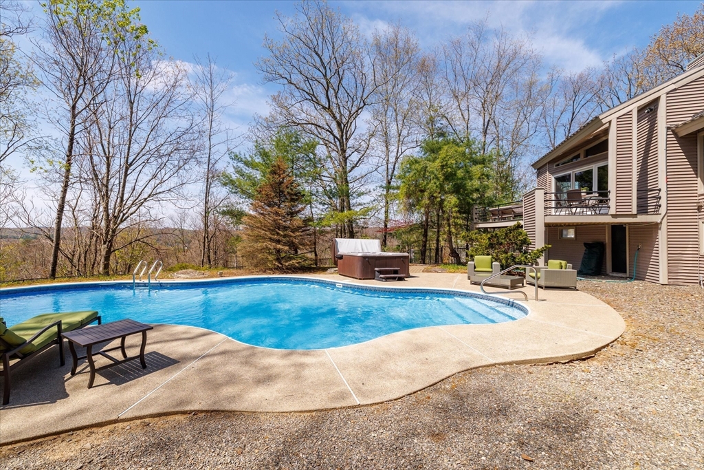 35 Hickory Dr
