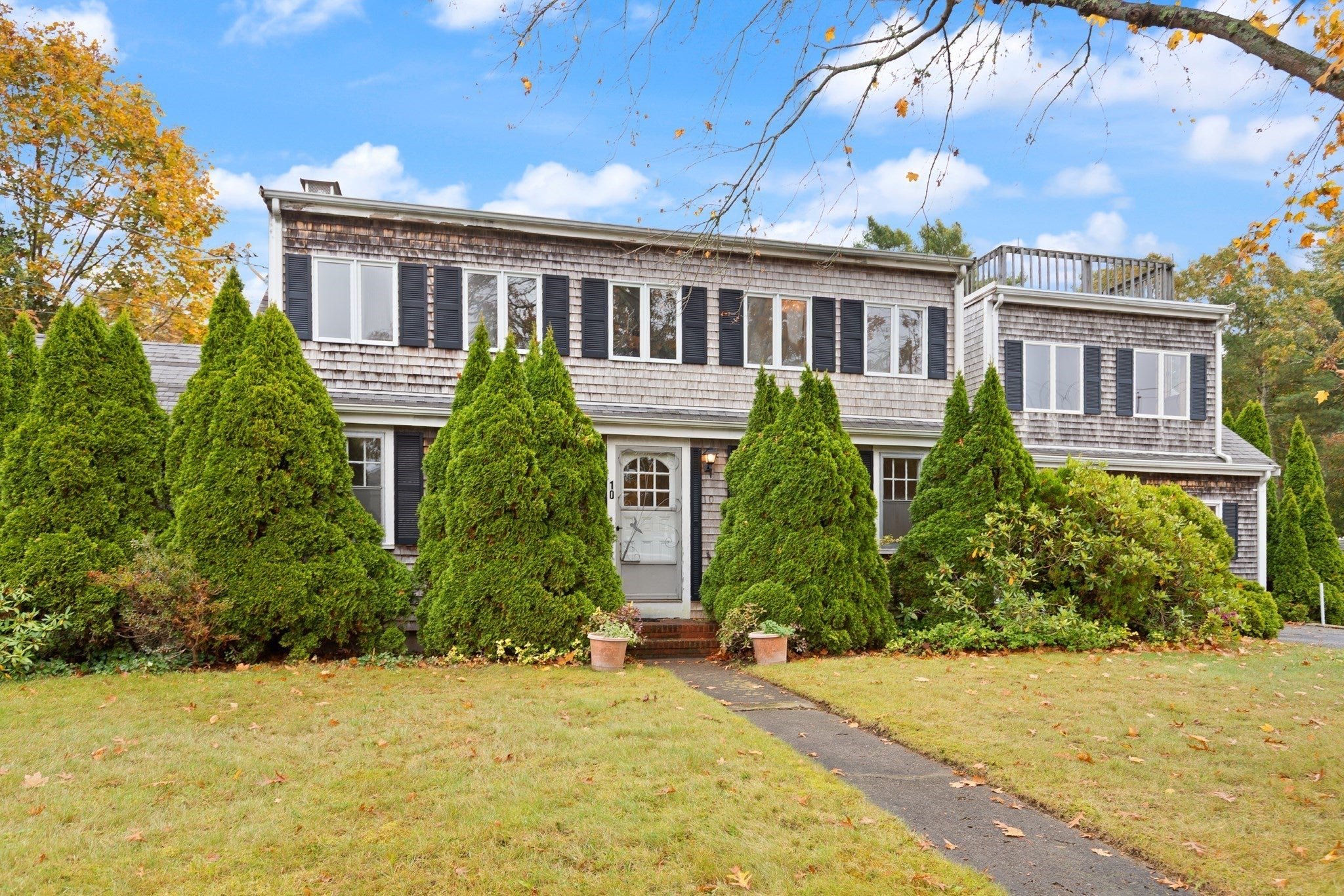 10 Oak St