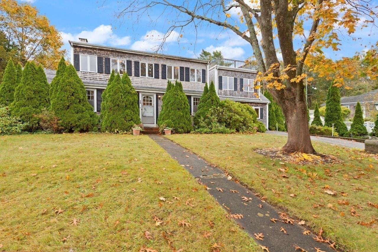 10 Oak St