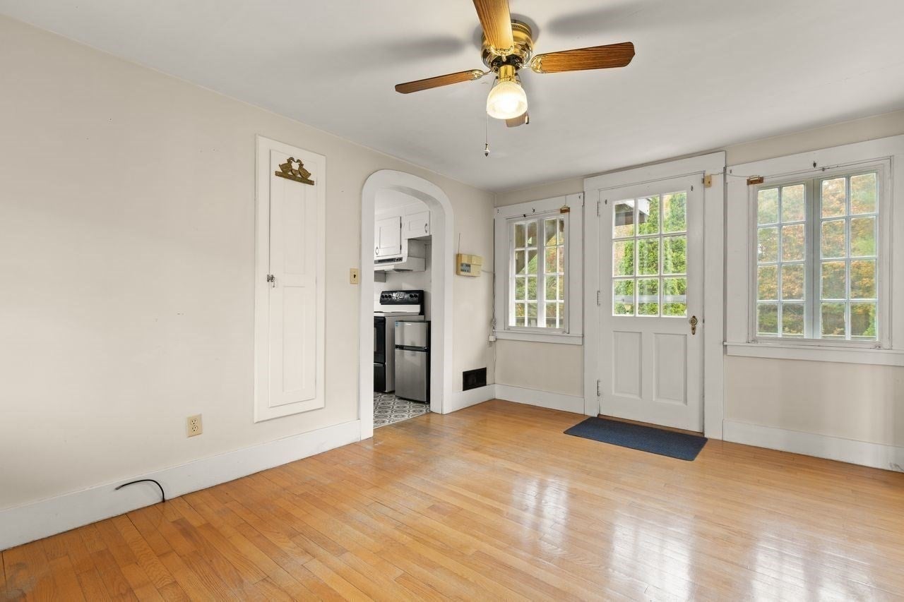 10 Oak St