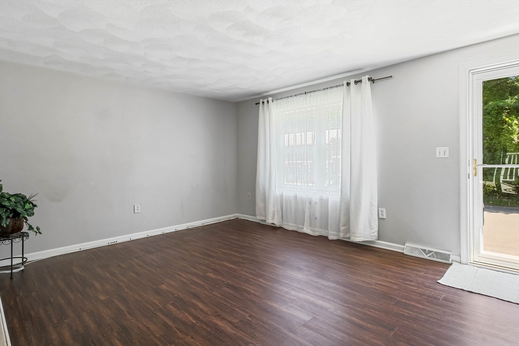 14 Benjamin's Landing Ln 14