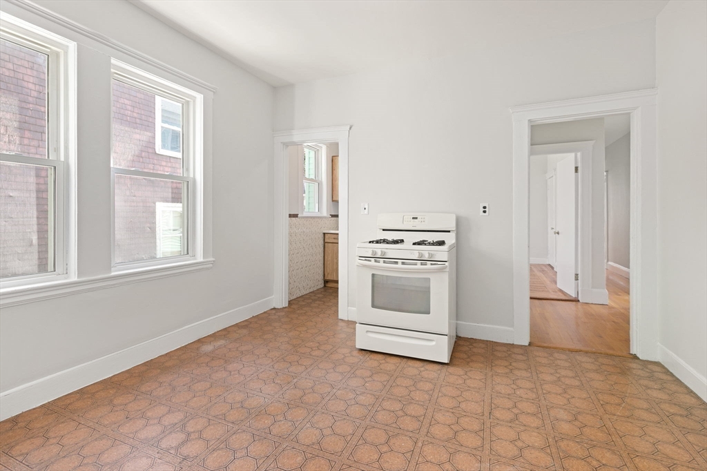 Boston, Massachusetts 02126, United States, 6 Bedrooms Bedrooms, ,2 BathroomsBathrooms,Residential,Pending,110316