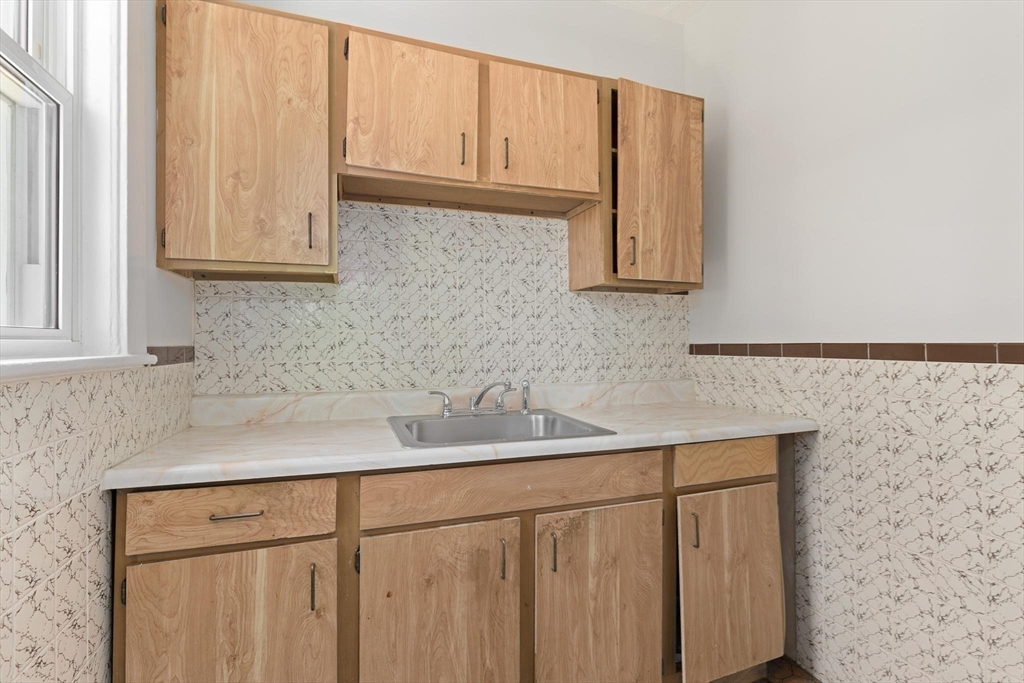 Boston, Massachusetts 02126, United States, 6 Bedrooms Bedrooms, ,2 BathroomsBathrooms,Residential,Pending,110316