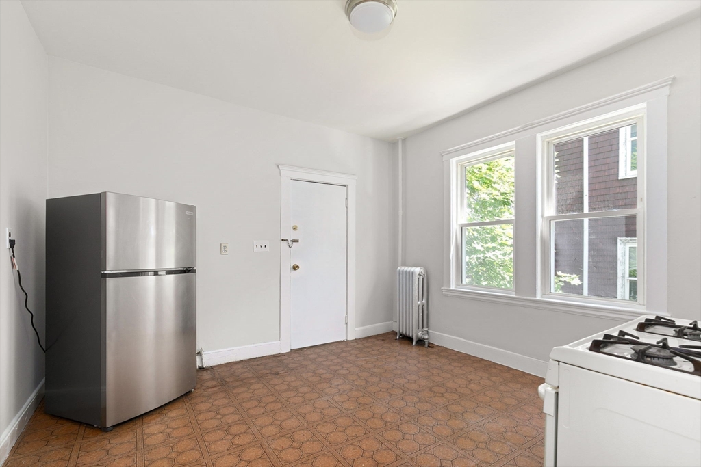 Boston, Massachusetts 02126, United States, 6 Bedrooms Bedrooms, ,2 BathroomsBathrooms,Residential,Pending,110316