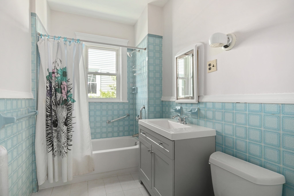 Boston, Massachusetts 02126, United States, 6 Bedrooms Bedrooms, ,2 BathroomsBathrooms,Residential,Pending,110316