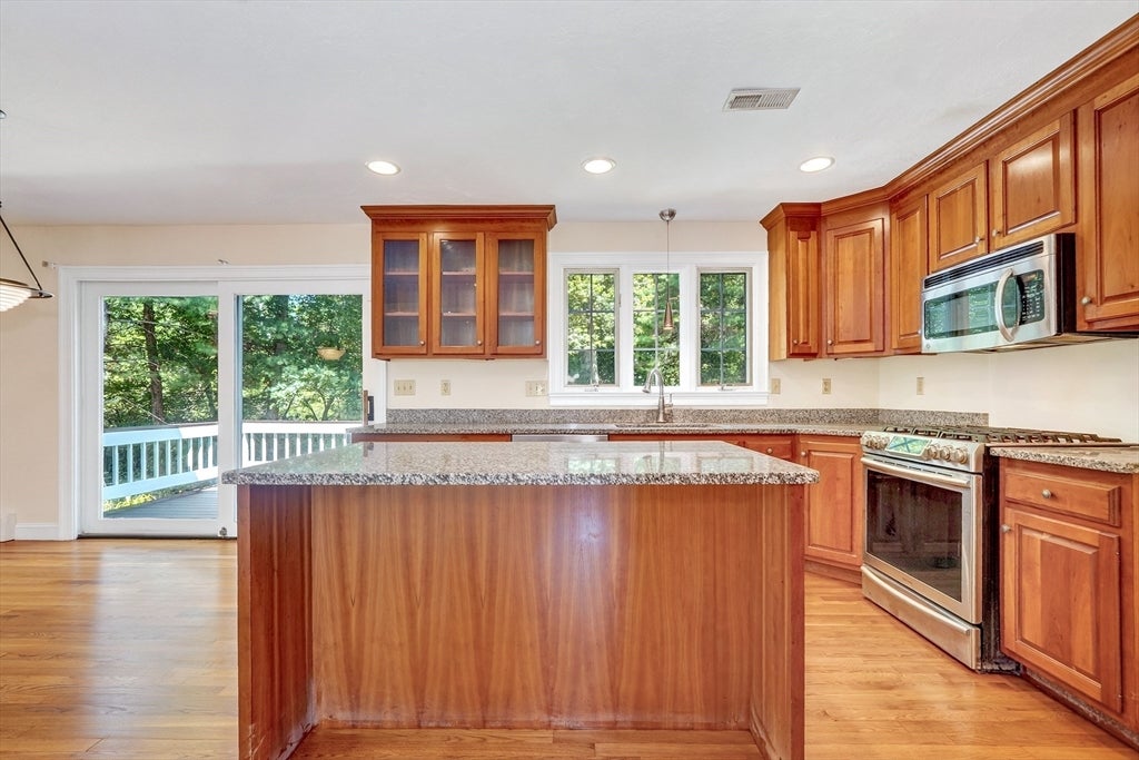 8 Saddle Way, Walpole, MA Photo #8