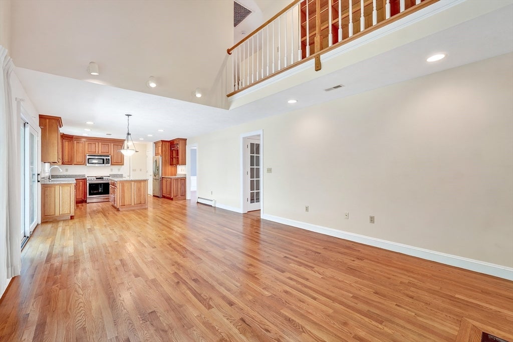 8 Saddle Way, Walpole, MA Photo #14