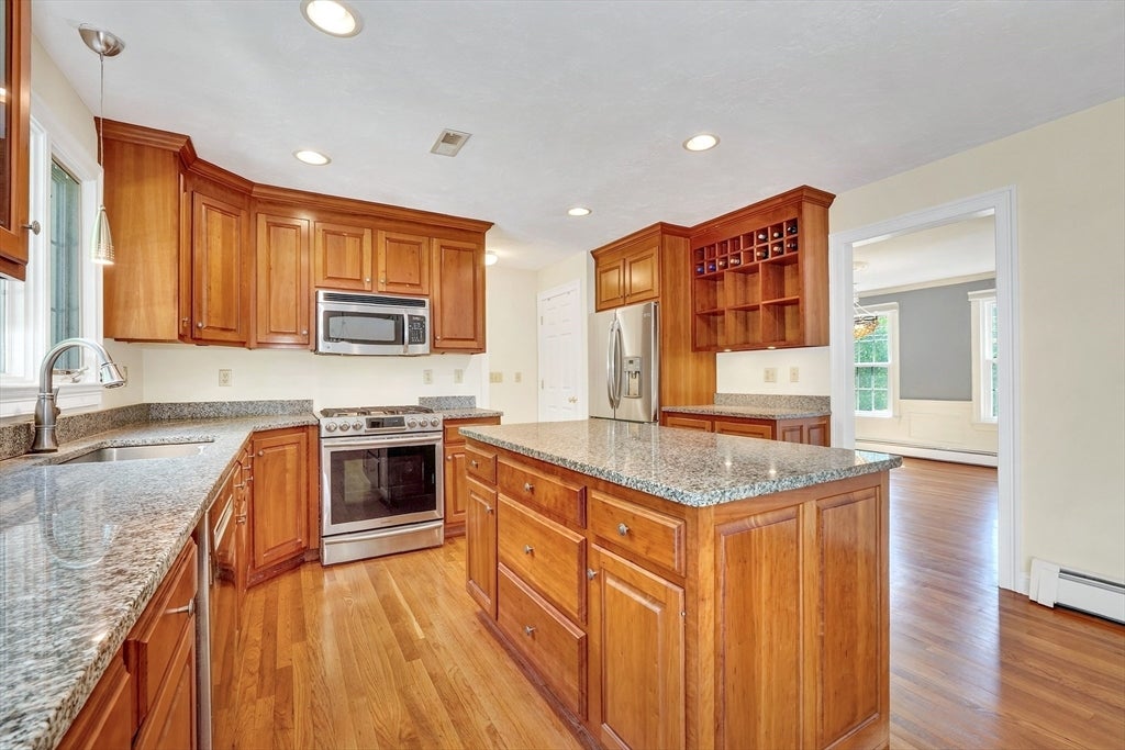 8 Saddle Way, Walpole, MA Photo #7