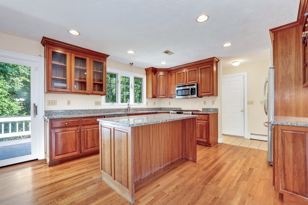 8 Saddle Way, Walpole, MA Photo #6