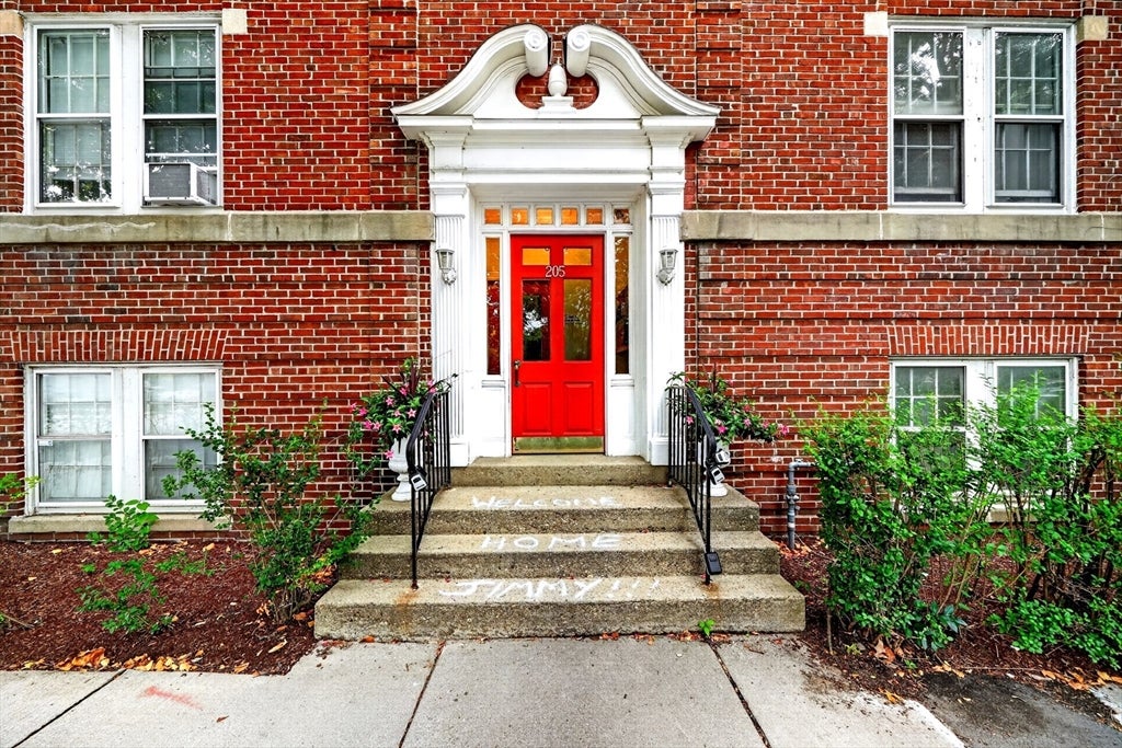 Click for 205 Mt. Auburn ST #1D, Cambridge, MA slideshow Click for 205 Mt. Auburn ST #1D, Cambridge, MA slideshow