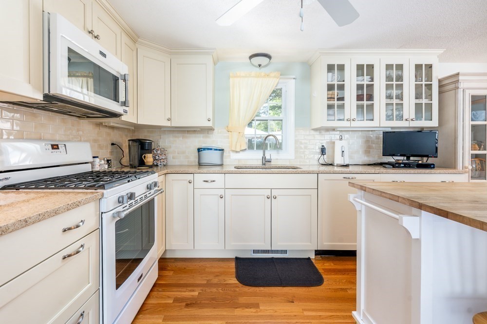 8 Winding Brook Rd