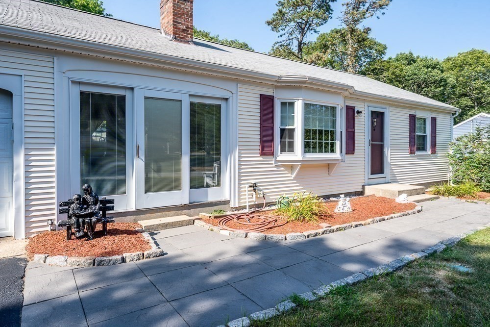 8 Winding Brook Rd