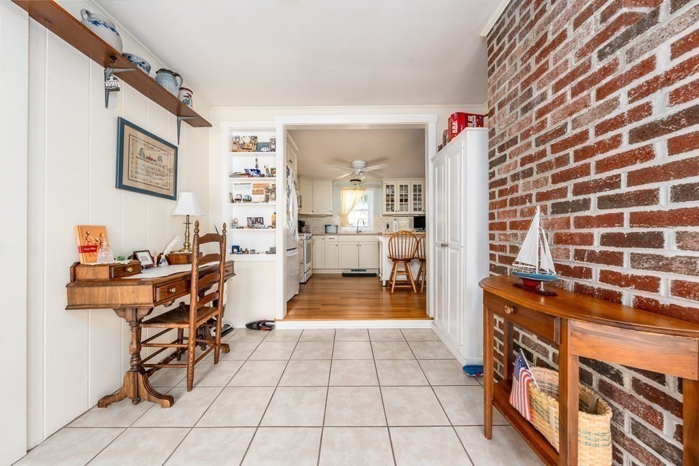 8 Winding Brook Rd