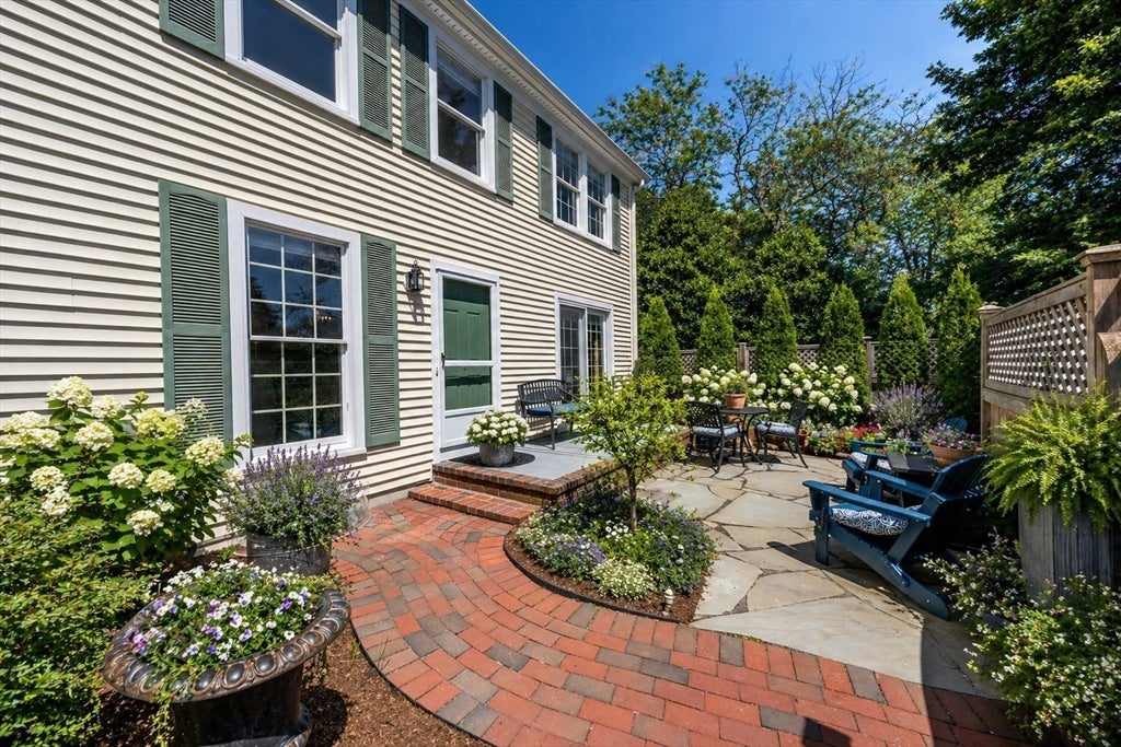 Photo of 4 Center Pl, Orleans, MA